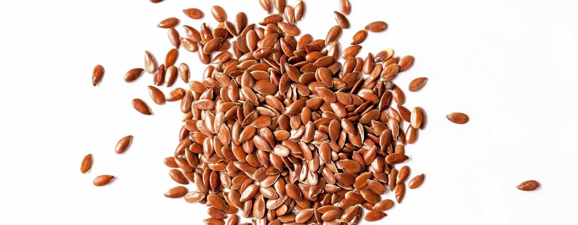 Olio di semi di lino per capelli: usi e benefici