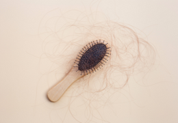 Caduta capelli in autunno: un problema per tutti