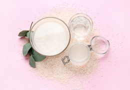 Acqua di Riso: Il Segreto Naturale per Capelli e Pelle Splendenti