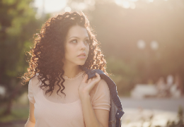 Curly Girl Method: la guida per capelli mossi e ricci